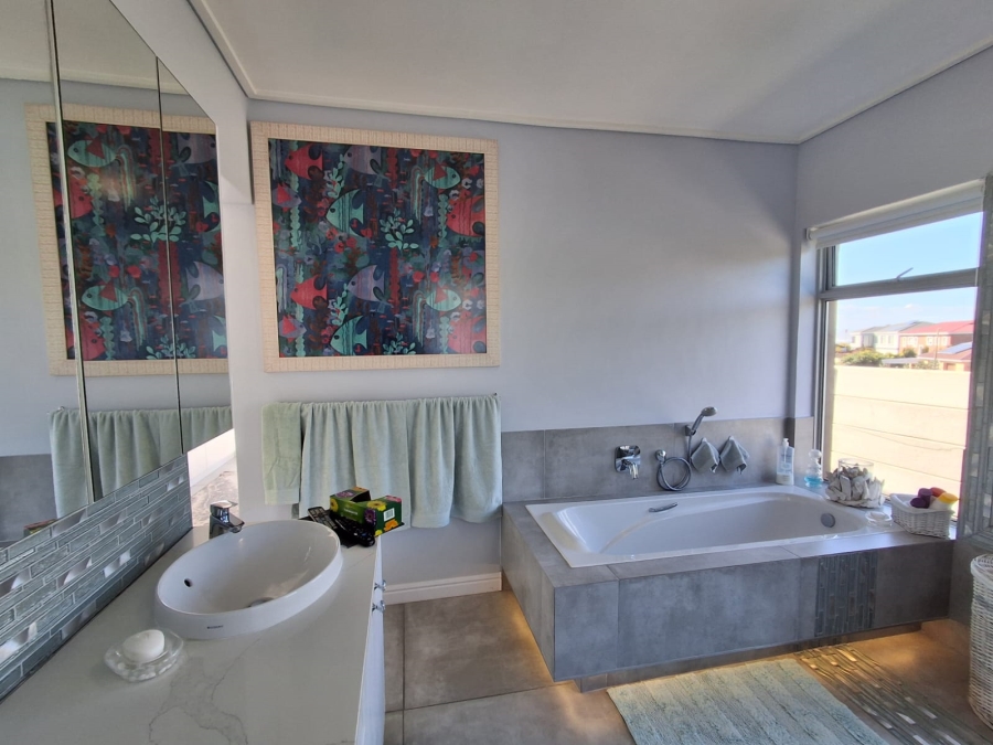 3 Bedroom Property for Sale in Stilbaai Wes Western Cape
